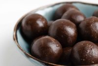 Peanut Butter Chocolate Energy Balls