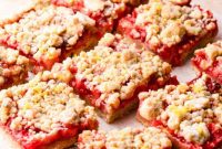 Homemade Strawberry Crumble Bars