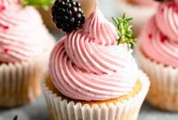 Cozy Spiced Apple and Blackberry Cupcakes
