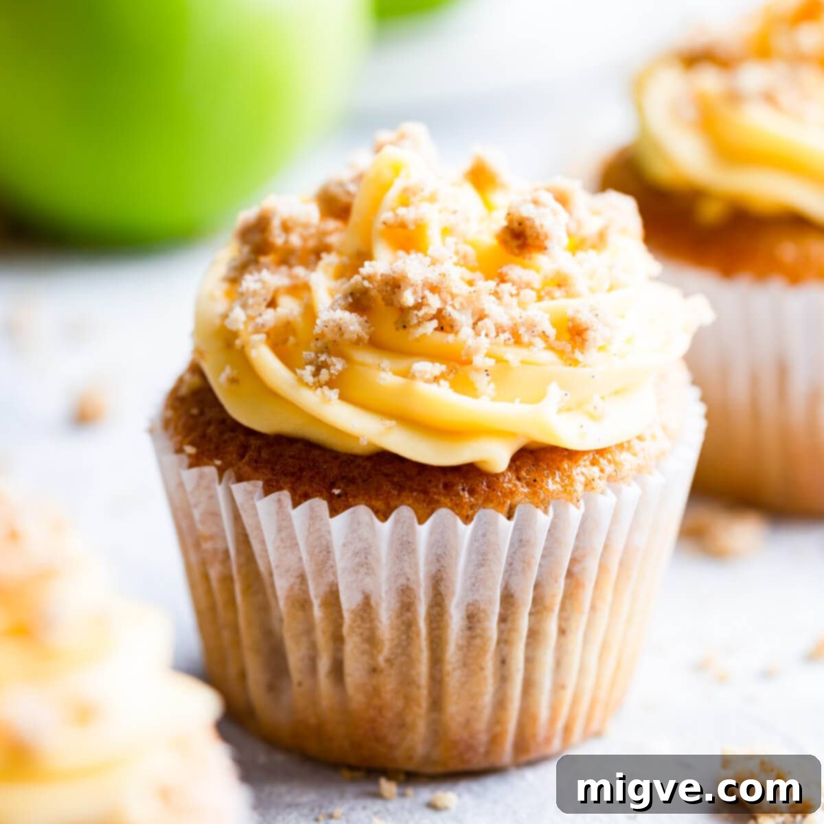 Spiced Apple Crumble Cupcakes 1 featured 16333