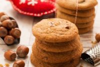 Aromatic Nutmeg Cookies with Rich Chocolate and Toasted Hazelnuts