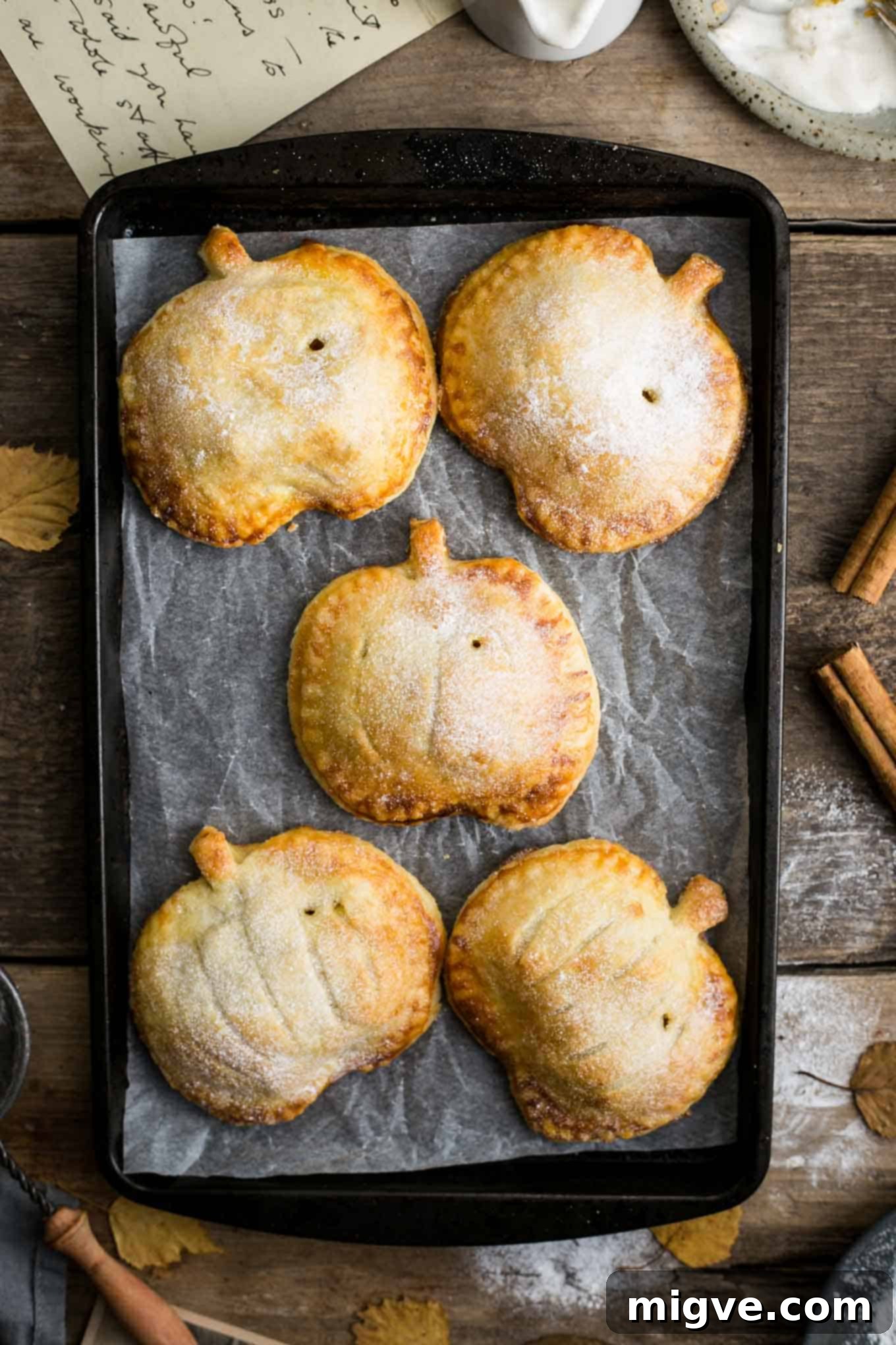 Warm Spiced Apple Pumpkin Pockets 1 featured 9637