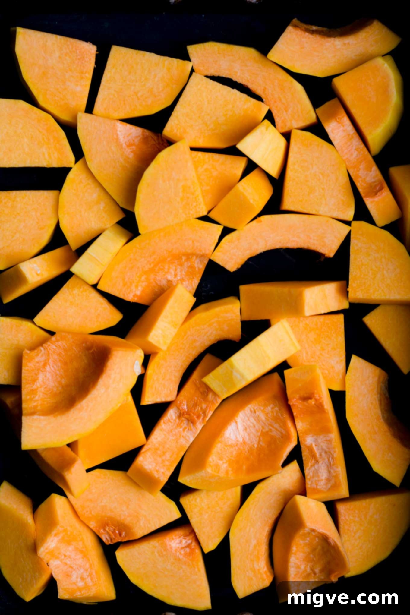 Spicy butternut squash soup recipe #vegan #soup #butternutsquash | via @annabanana.co