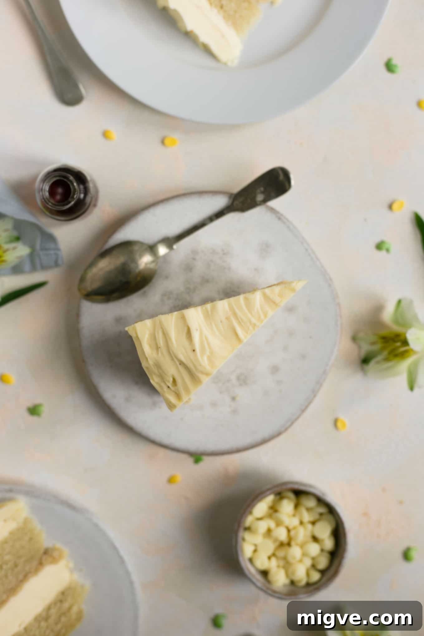 Vegan White Chocolate Cake with Blood Orange Curd: A perfect dessert for Easter and springtime celebrations. #cake #vegan #dairyfree