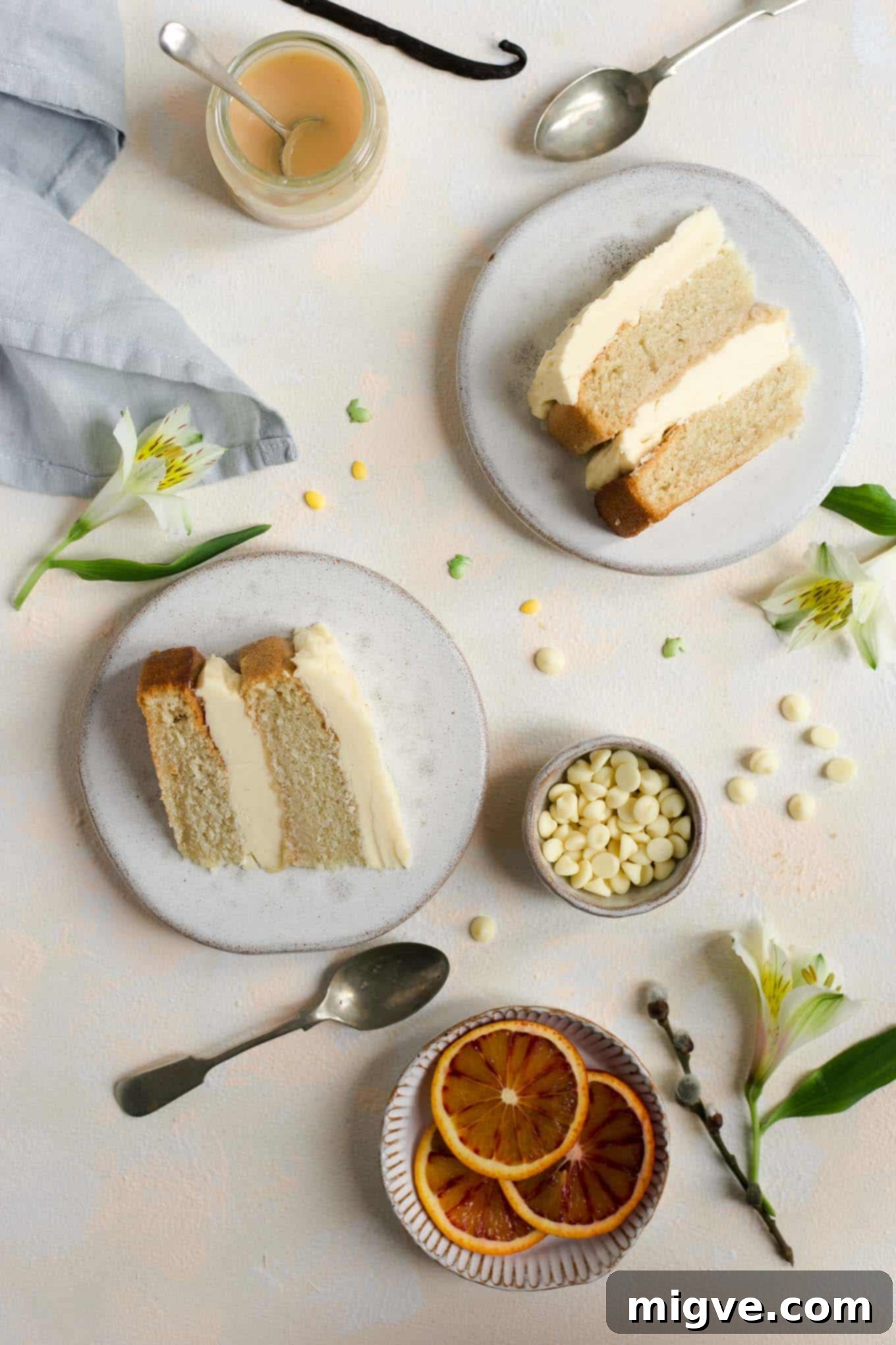 Delicious vegan white chocolate cake with blood orange curd, featuring a rich, moist sponge and flavorful dairy-free frosting. #vegan #cake #dairyfreecake