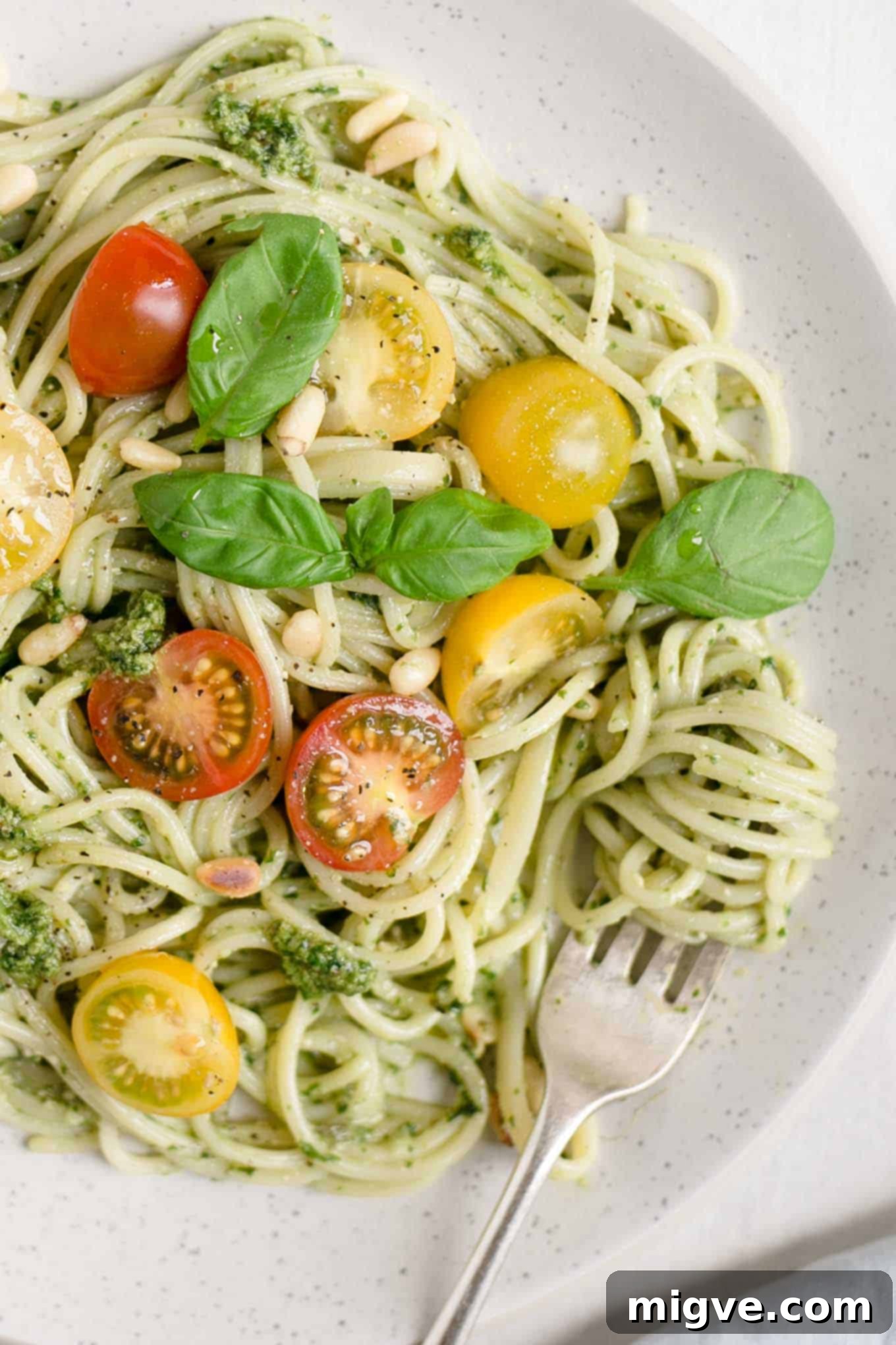 Super easy pesto pasta with cherry tomatoes. Perfect quick lunch or dinner, ready in 15 minutes! #dairyfree #veganfood #healthyfood | via @annabanana.co