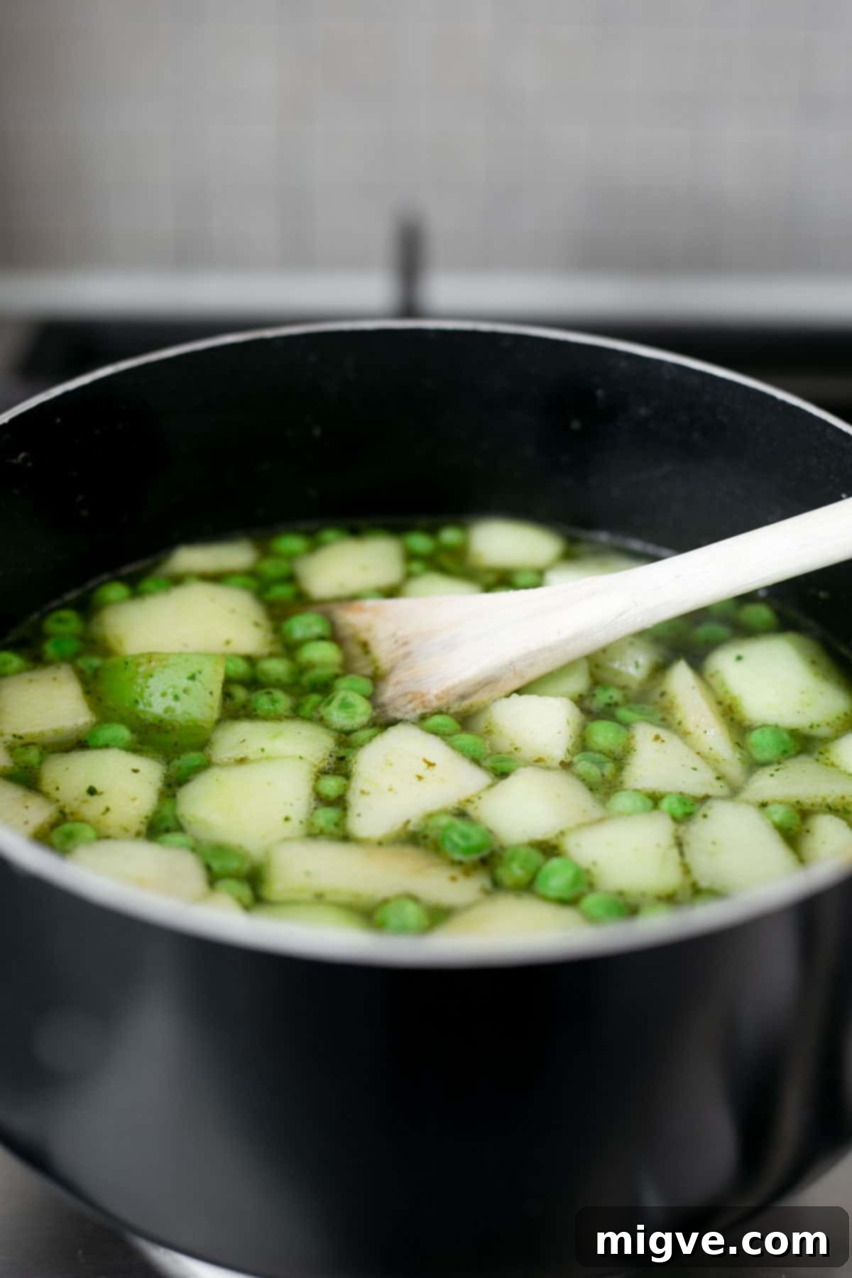 Aromatic Thai Pea Apple Velvet 5 Flavorful Vegan Thai Style Pea and Apple Soup: Quick, Healthy, and Bursting with Asian Spices