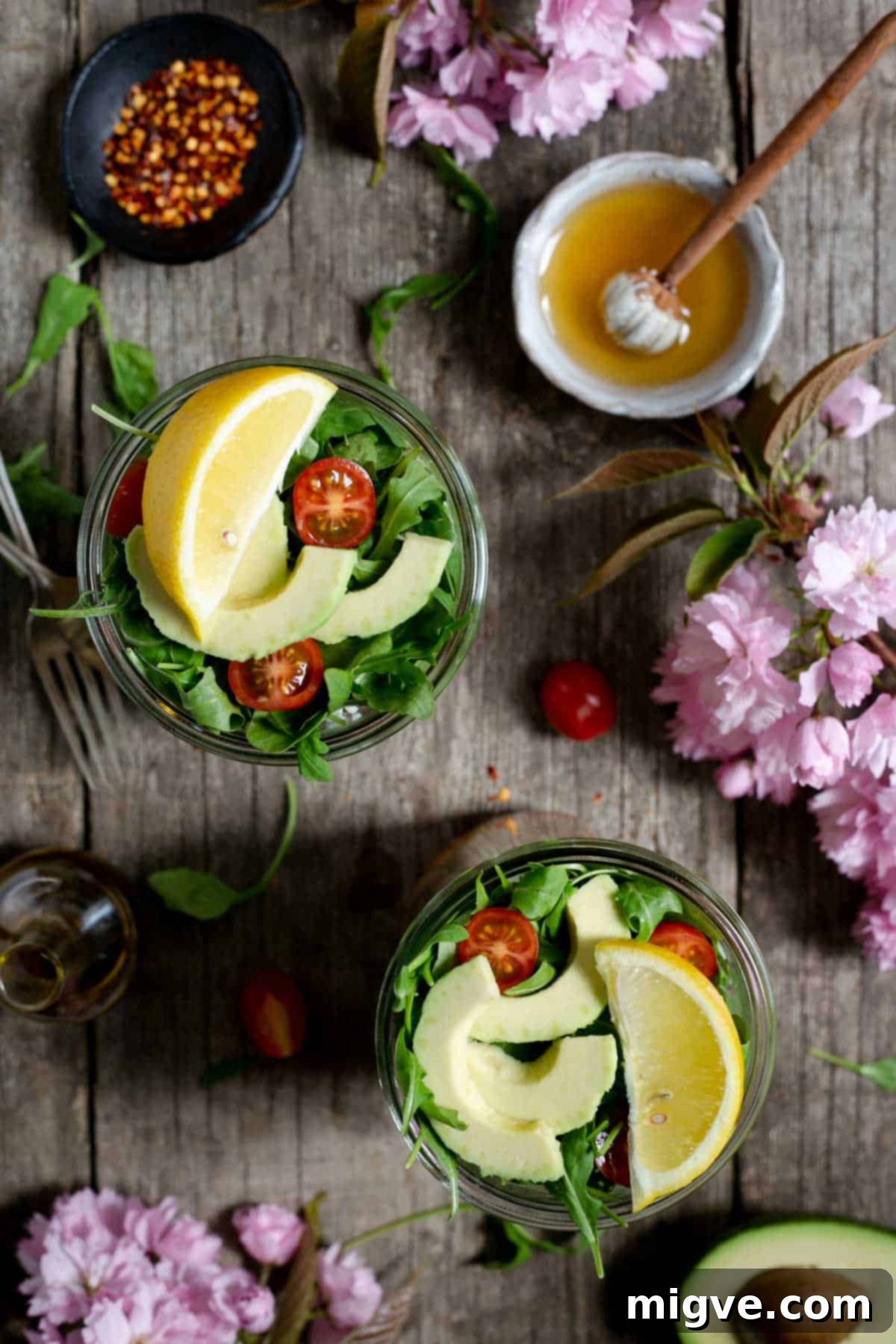 Healthy and super tasty tomato and quinoa salad jars. Vegan, gluten-free, and dairy-free.