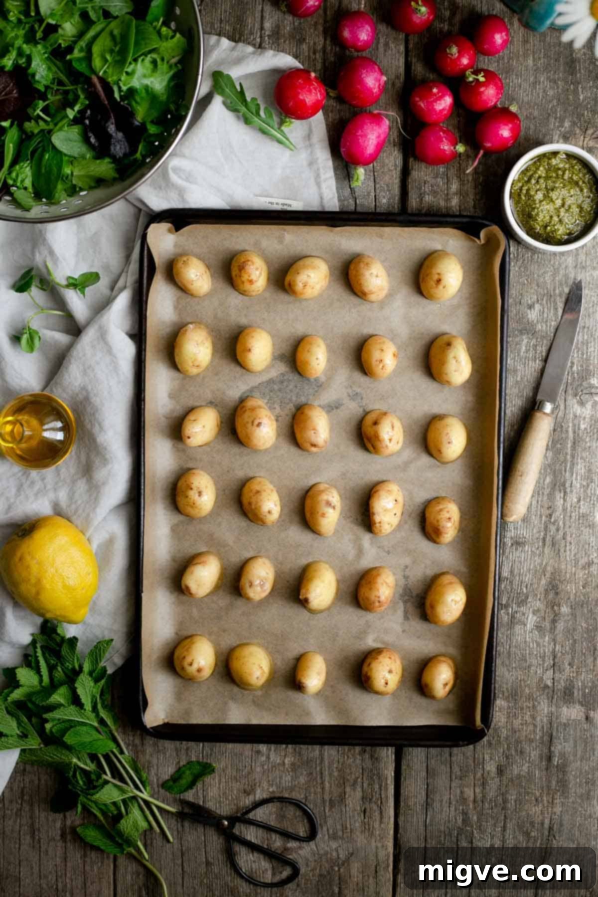 Roasted new potato salad with crunchy radish and pesto #veganrecipe #healthysalad #summerfood | via @annabanana.co