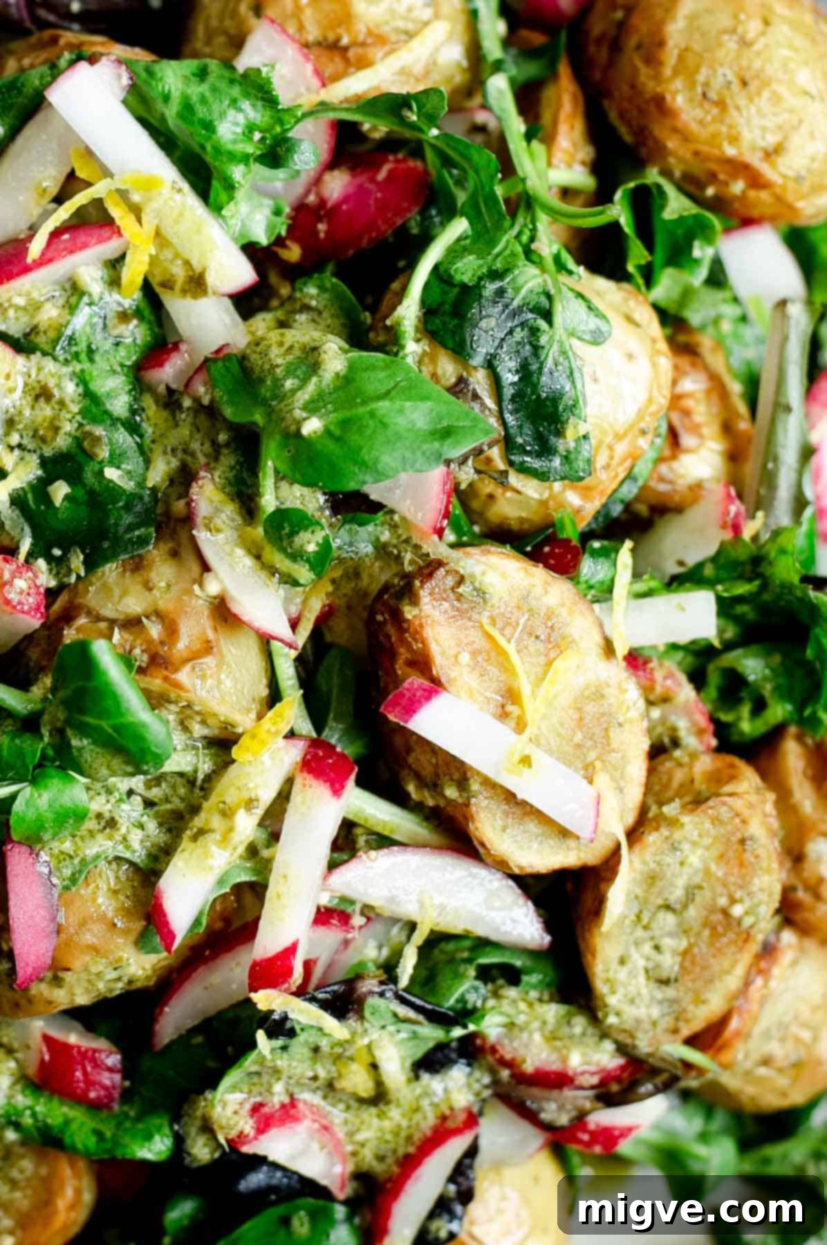 Fresh, healthy and quick roasted new potato salad with green pesto #newpotato #healthysalad #veganrecipe | via @annabanana.co