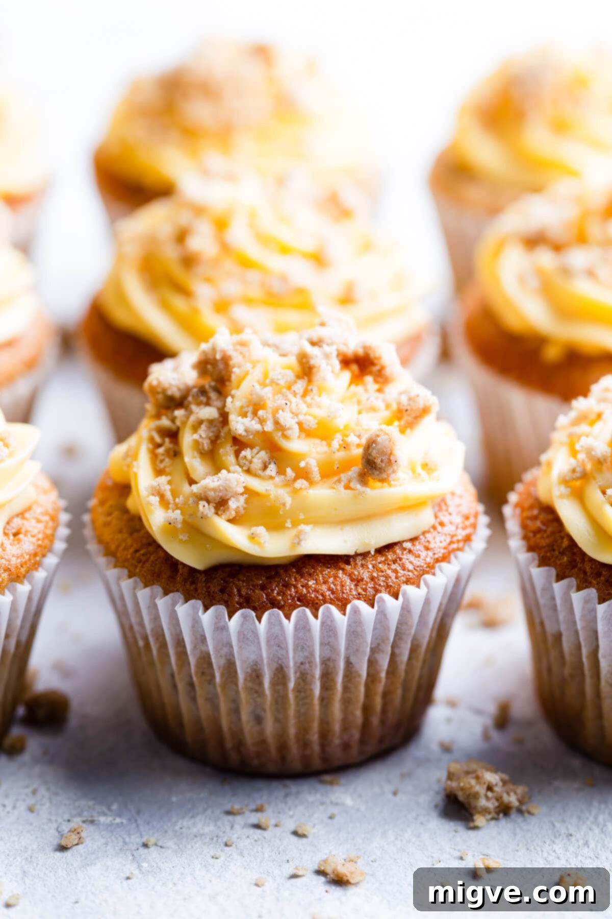 Spiced Apple Crumble Cupcakes 21 side super close up at apple crumble cupcake