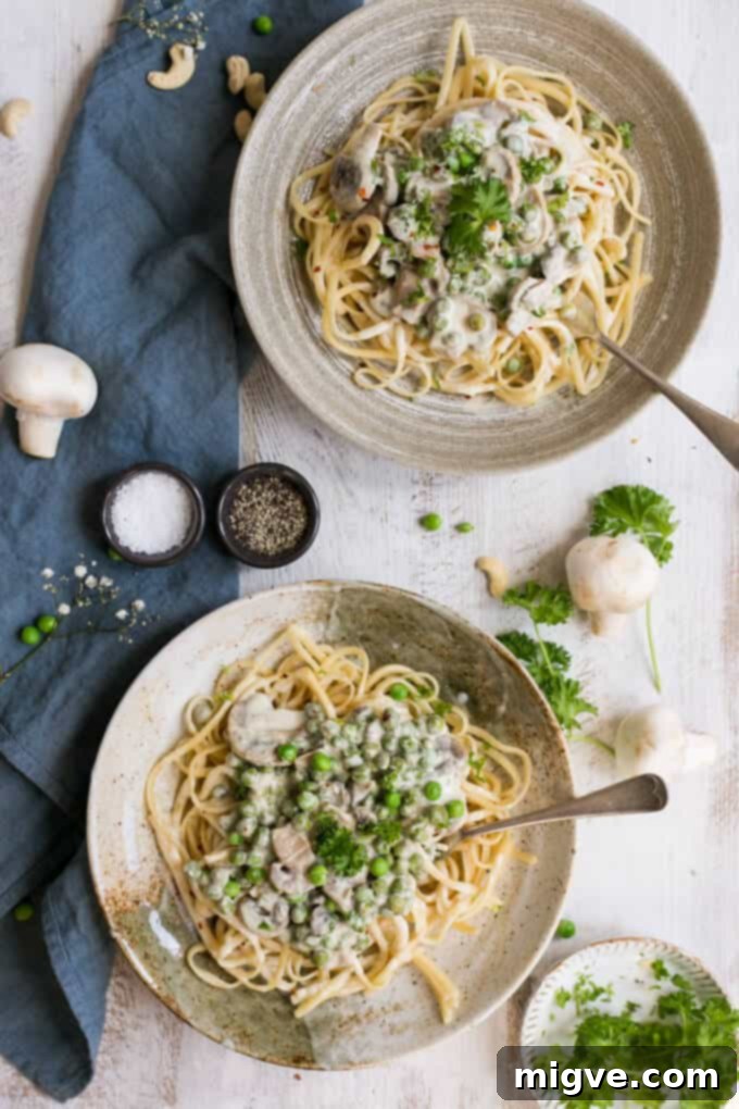 Recipe for spaghetti carbonara with super creamy cashew sauce | via @annabanana.co