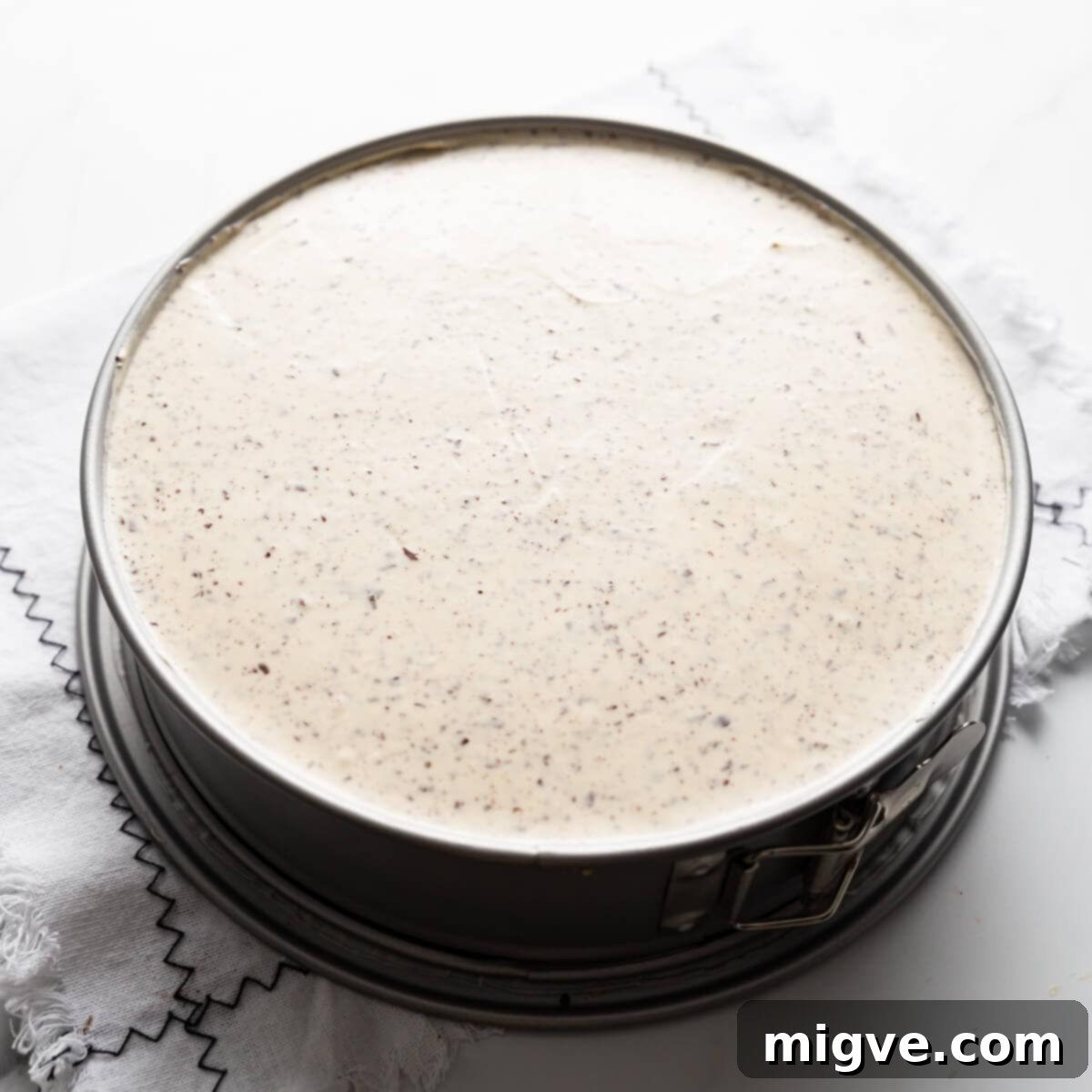 round baking tin filled with cheesecake.