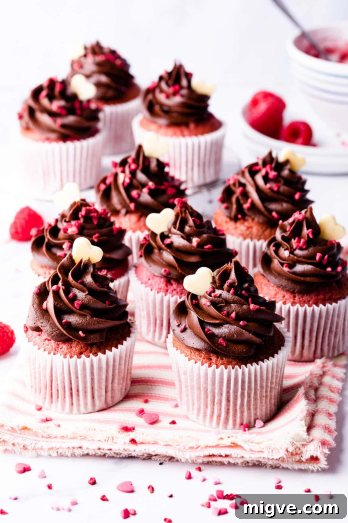 Decadent Raspberry Chocolate Cupcakes 10 chocolate raspberry cupcakes topped with white chocolate hearts, beautifully presented.