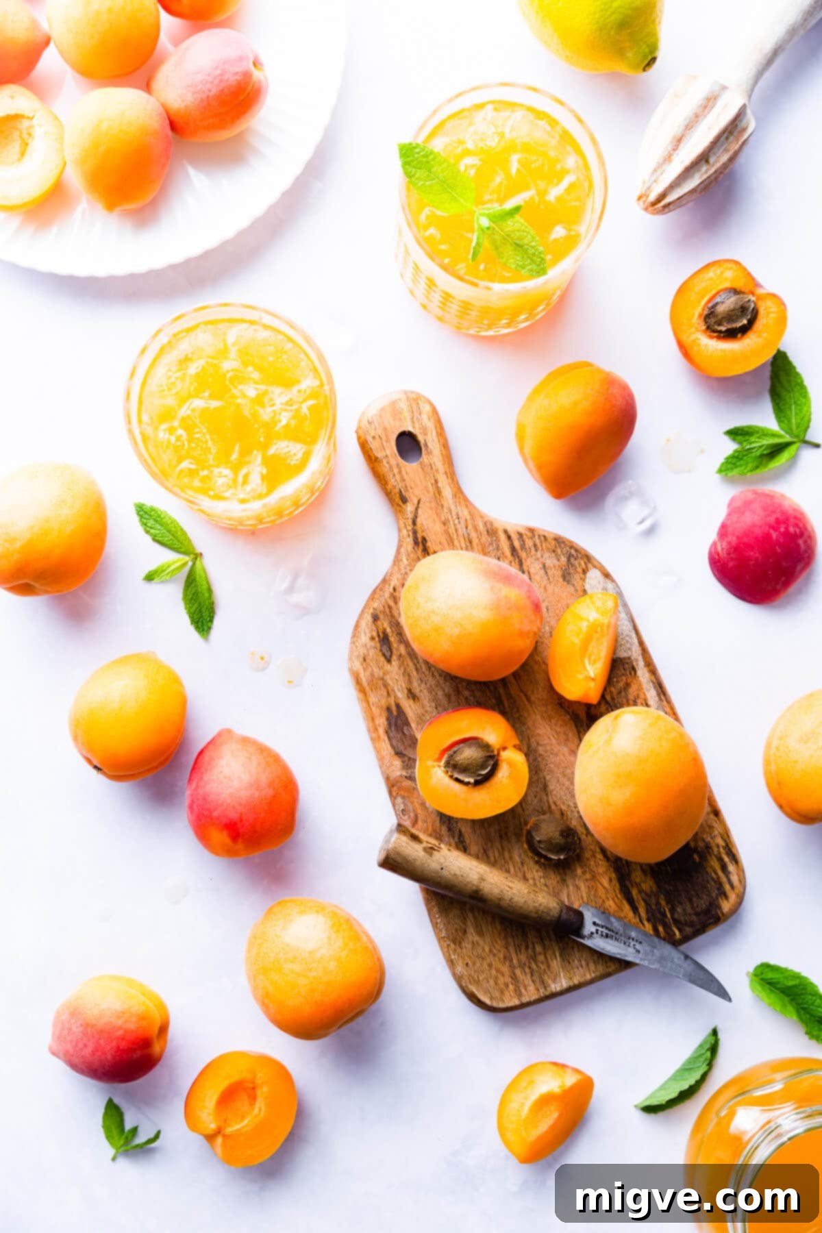top view of fresh apricots and two glasses filled with apricot nectar