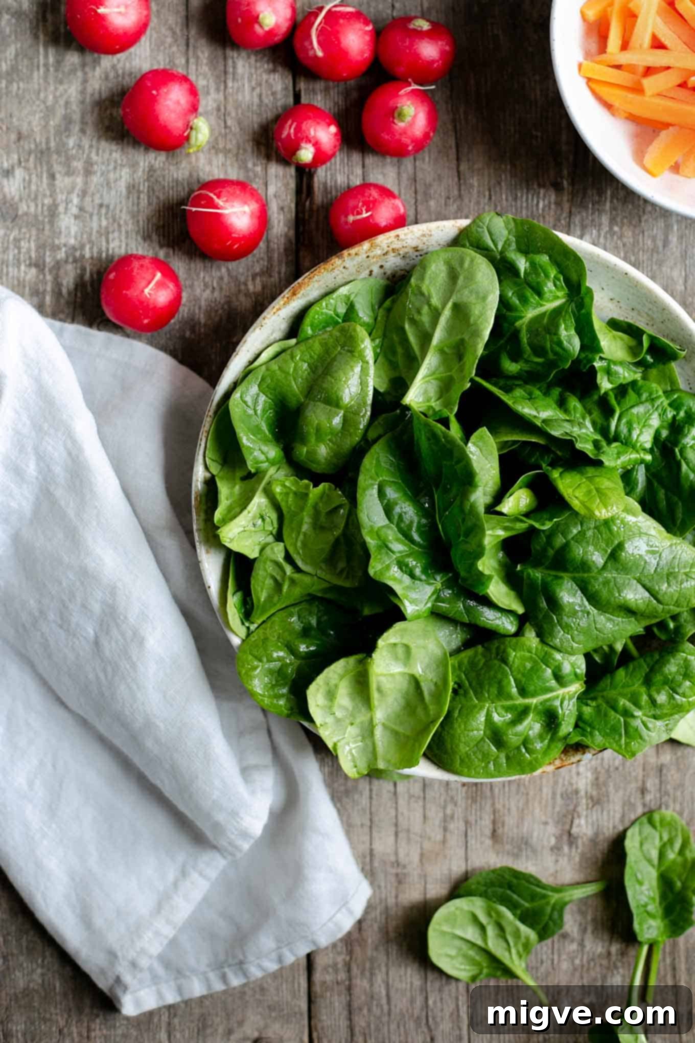 Fresh, super-clean spinach and beetroot salad, showcasing vibrant colors and wholesome ingredients for a nutritious vegan meal. Recipe by AnnaBanana.