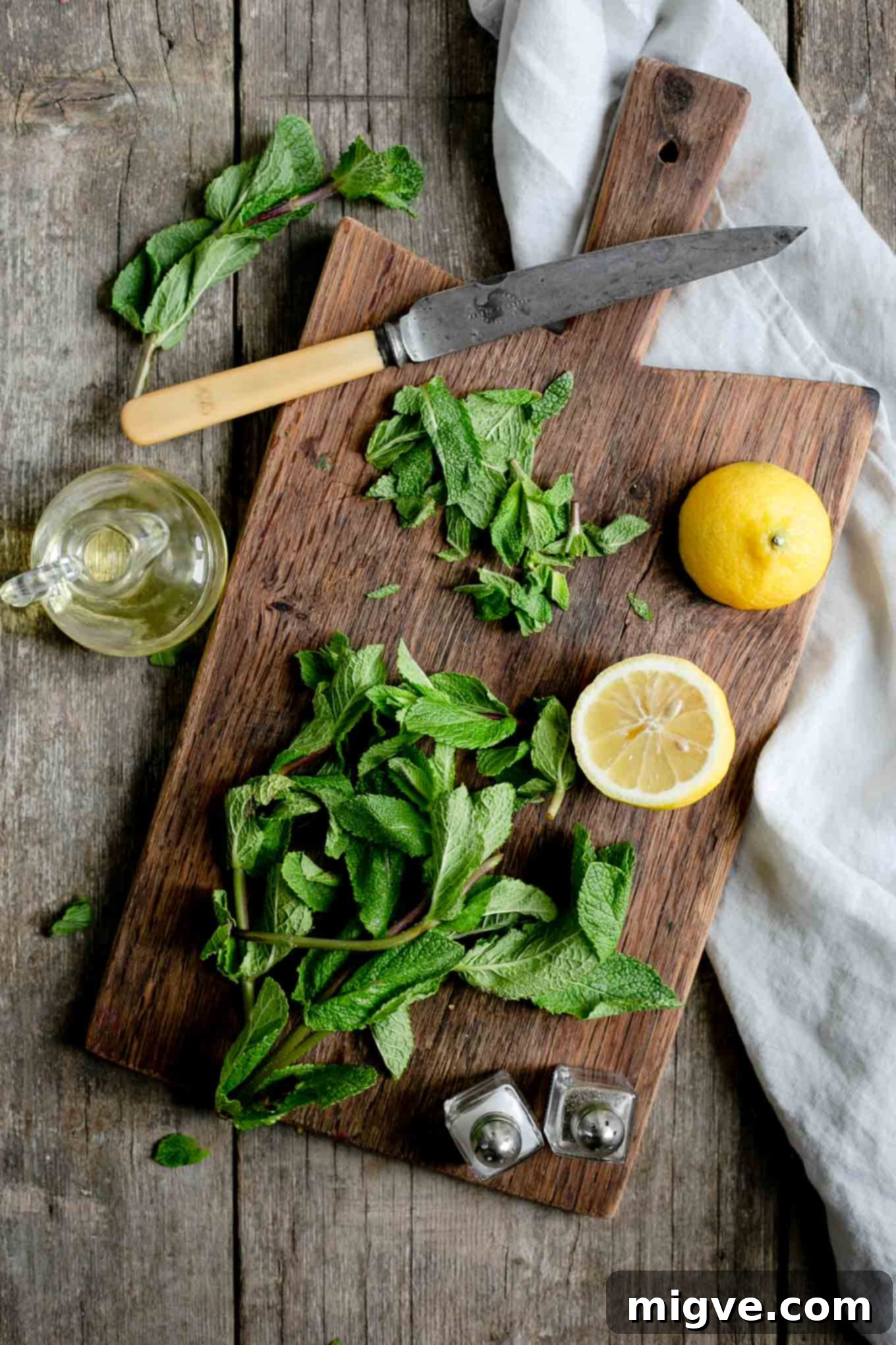 Flavorful spinach and beetroot salad elevated with a light lemon and olive oil dressing, creating a perfectly balanced and healthy vegan recipe.