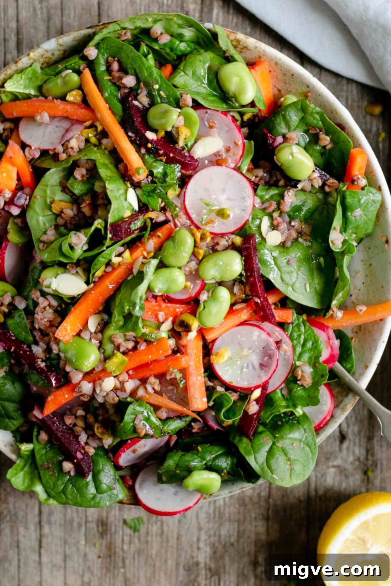 Super clean and healthy spinach and beetroot salad, a delicious plant-based and vegan food choice for optimal well-being. Food photography by AnnaBanana.