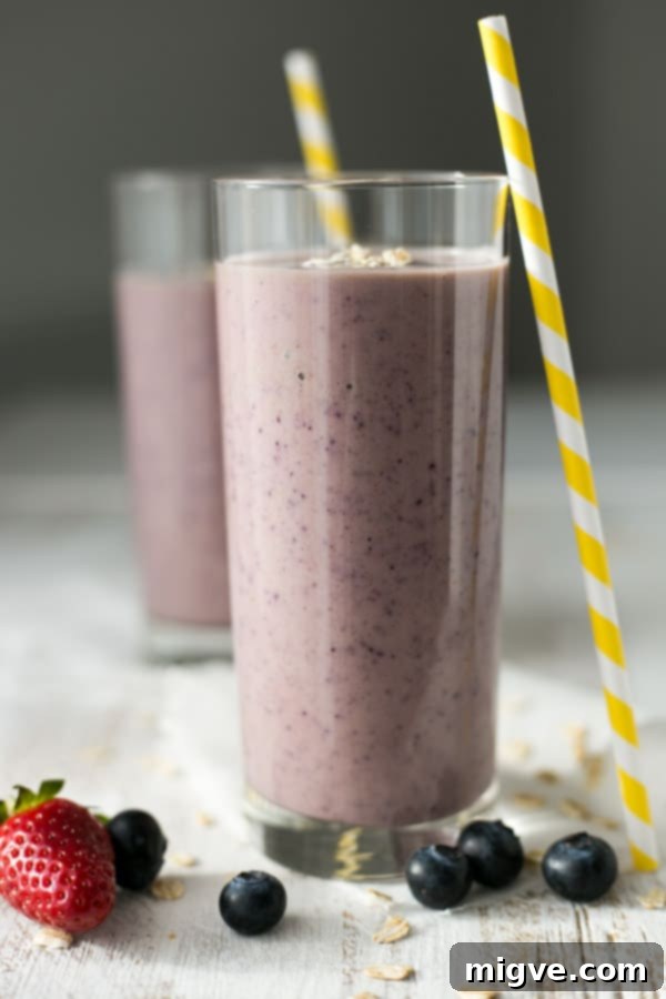 Classic blueberry and oat smoothie recipe. Healthy and quick way to start your day!
