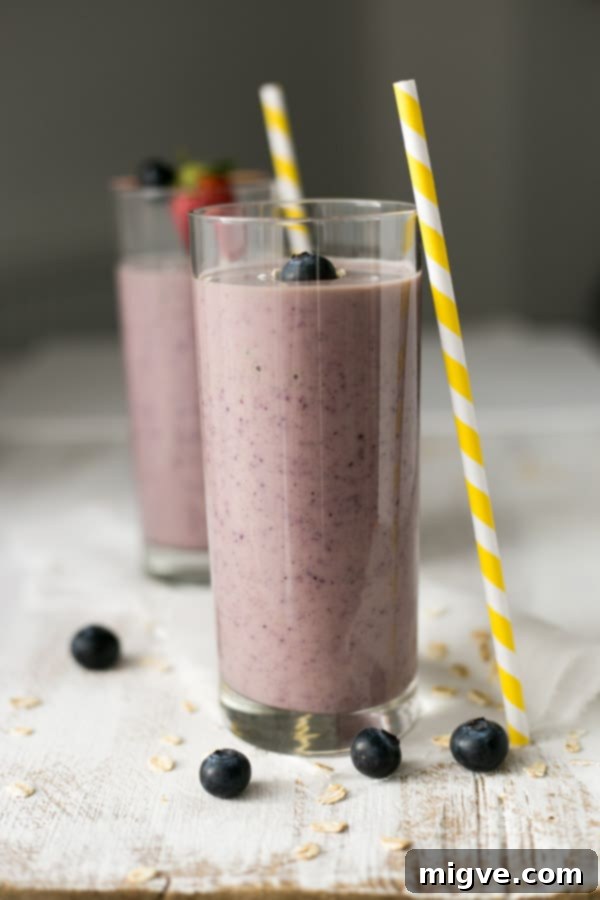 Classic blueberry and oat smoothie recipe. Healthy and quick way to start your day!