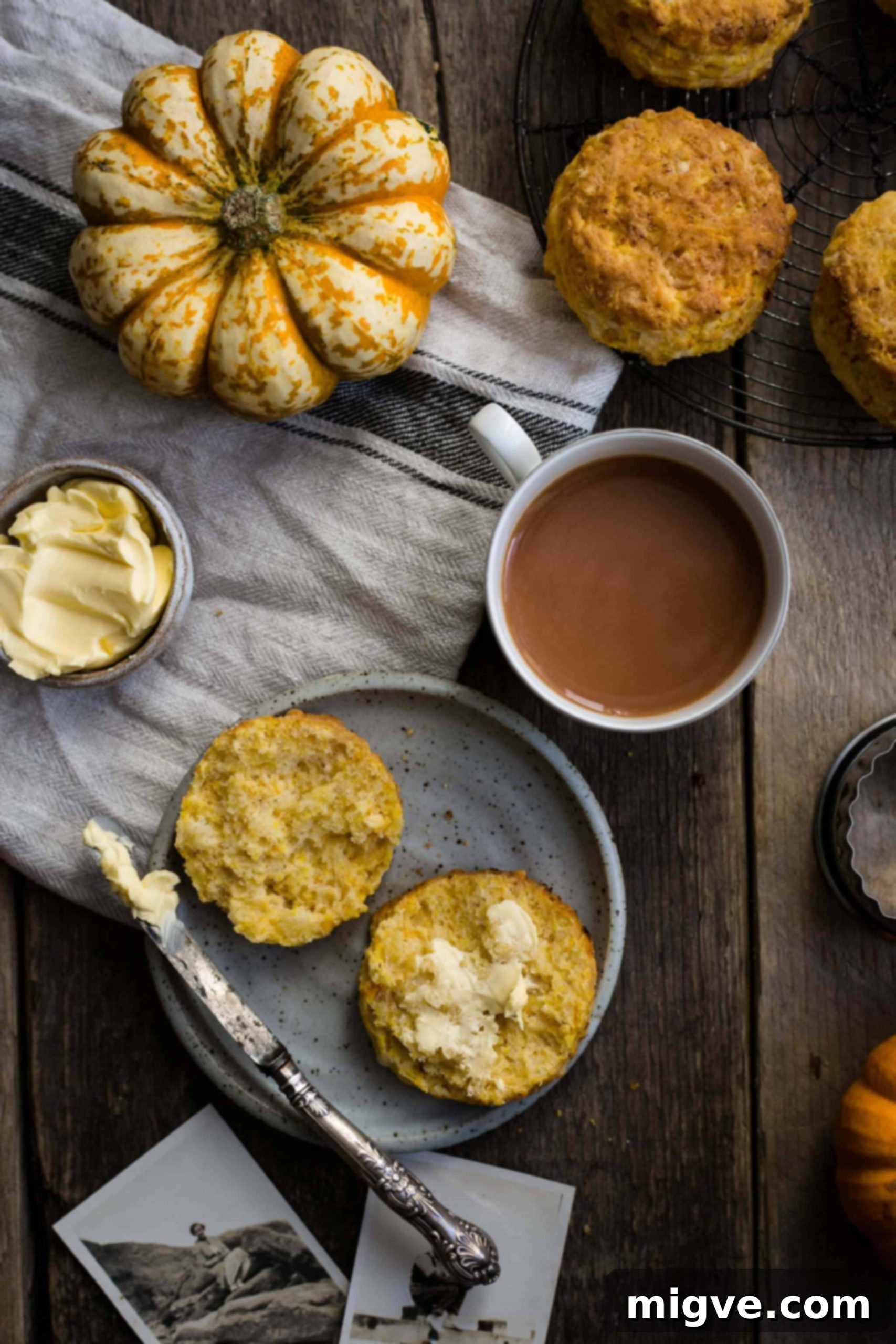 Easy pumpkin scones recipe, combining the sweetness of pumpkin with savoury cheese. A perfect fall baking project. | via @annabanana.co
