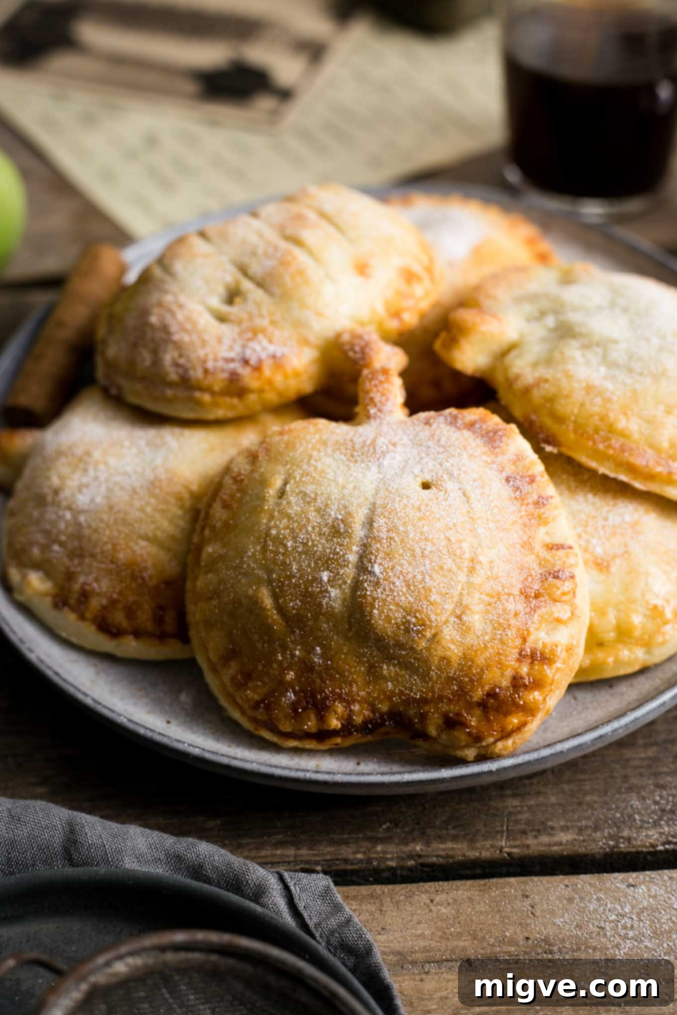 Warm Spiced Apple Pumpkin Pockets 9 Totally delicious and easy recipe for spiced apple and pumpkin hand pies, a perfect autumn snack.
