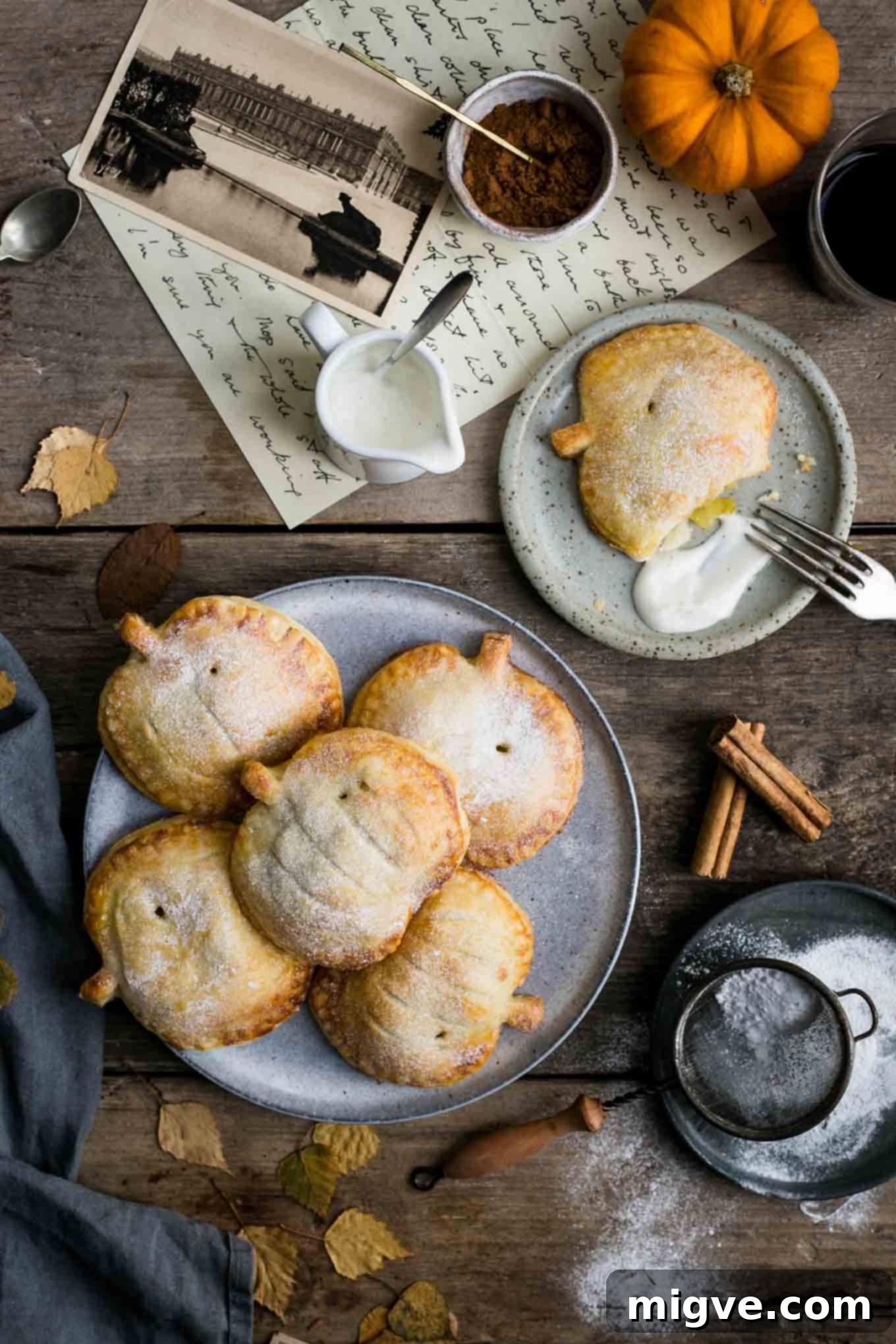Warm Spiced Apple Pumpkin Pockets 10 Spiced apple and pumpkin mini-pies, featuring a flaky crust and warm filling.