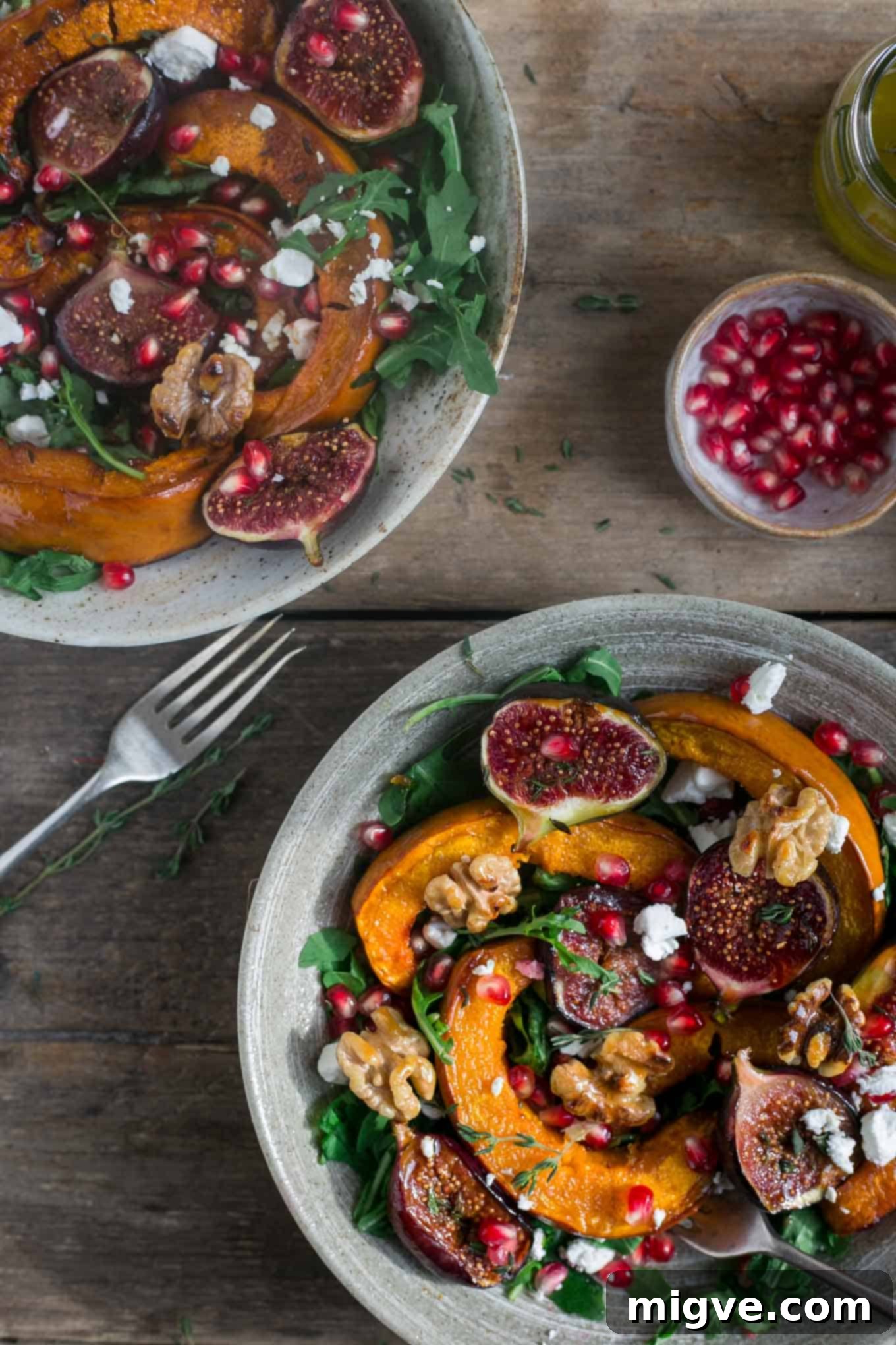 Perfect autumnal salad featuring roasted pumpkin, crunchy walnuts, and sweet figs, suitable for both vegetarian and vegan diets.