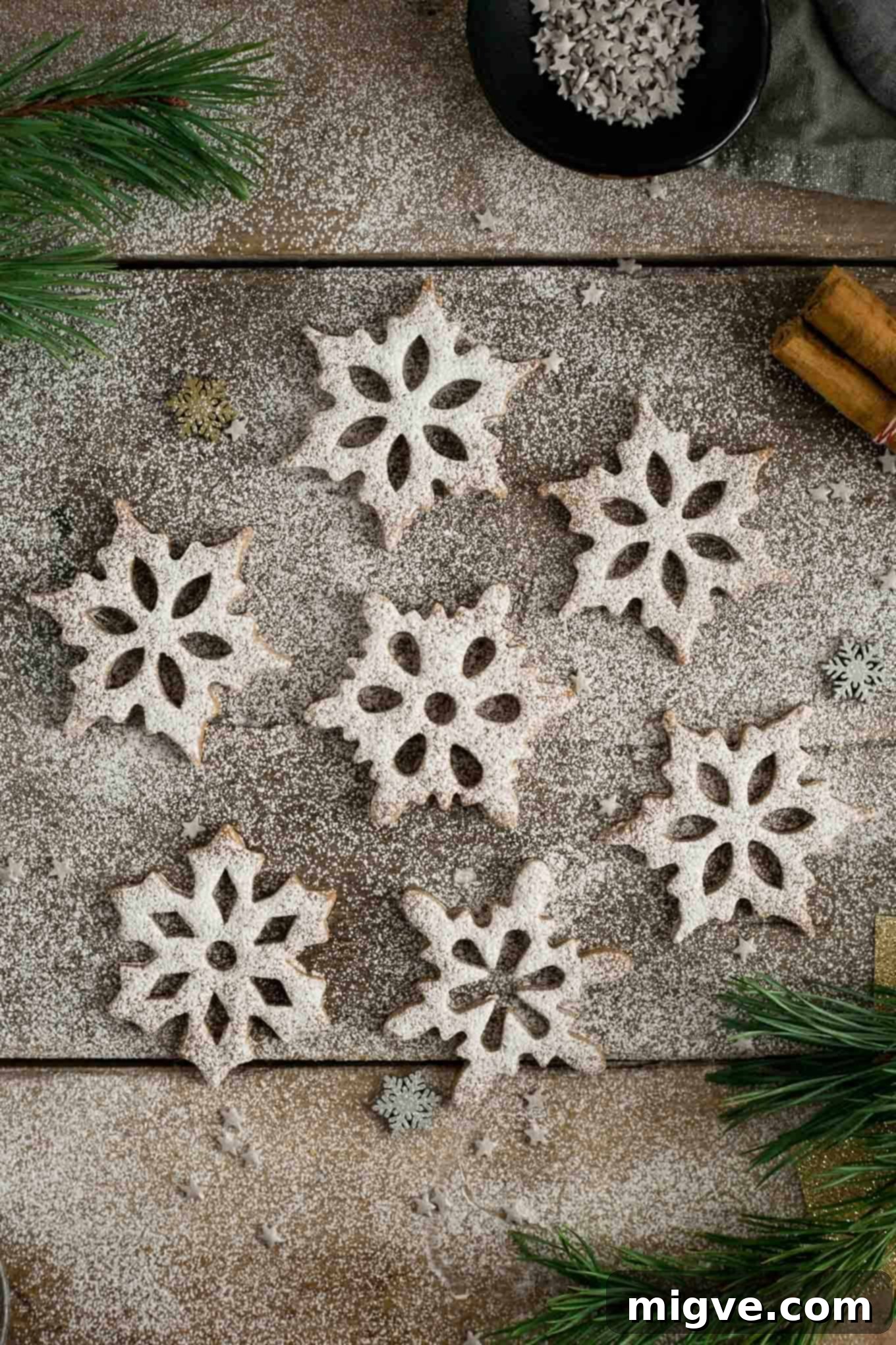 Frosted Cinnamon and Maple Snowflake Cookies 7 Cinnamon & maple cookies, great treat for holiday season, ideal as a tasty gift for the loved ones! #vegan #cookies #dairyfree #Christmas