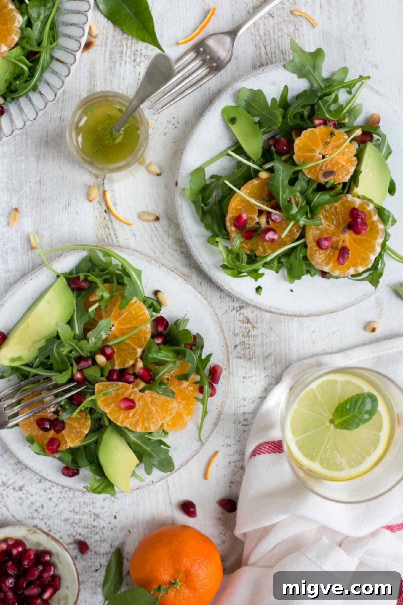 Easy and super- clean clementine salad with avocado and pomegranate #vegan #dairyfree #salad #healthy | via @annabanana.co