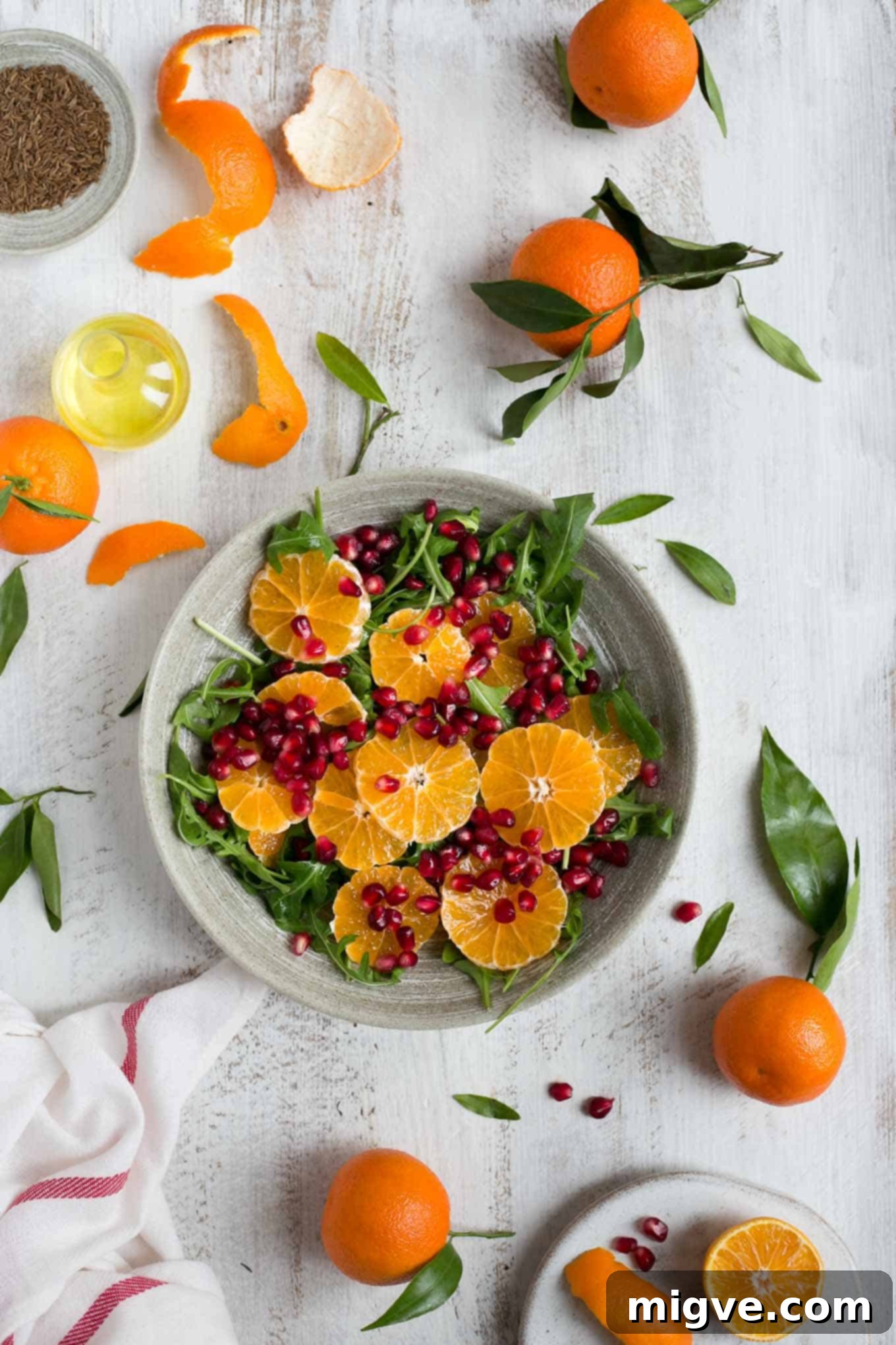 Avocado and clementine salad with pomegranate and tangy dressing #vegan #dairyfree #healthy | via @annabanana.co